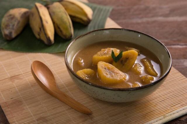 Receta: Rico caldo de plátano “revive muertos”