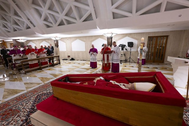 Gobierno extiende duelo por el papa Francisco