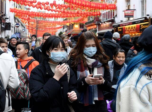 Aumentan a 56 los muertos y a 1.975 los contagiados por coronavirus en China