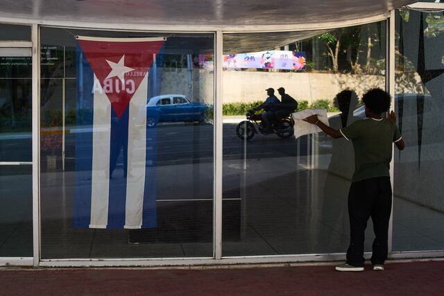 Cuba permitirá a sus ciudadanos en el extranjero invertir en empresas privadas de la isla