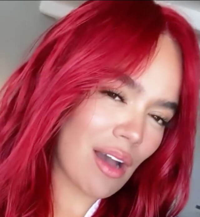 VIDEO: Karol G sorprende a fanáticos en medio del tapón en la Isla