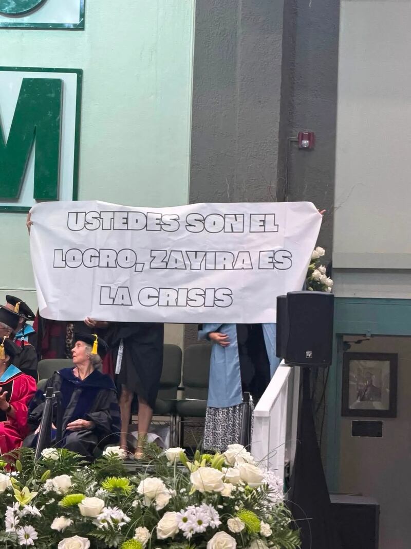 Sin Zayira Jordán presente, el RUM gradúa a 1,715 estudiantes y hace historia con tres nuevos programas