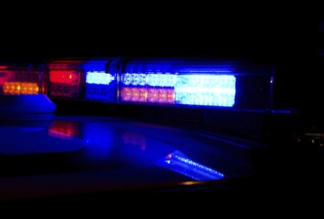 Expolicía agrede y dispara a mujer y esta se lanza de carro