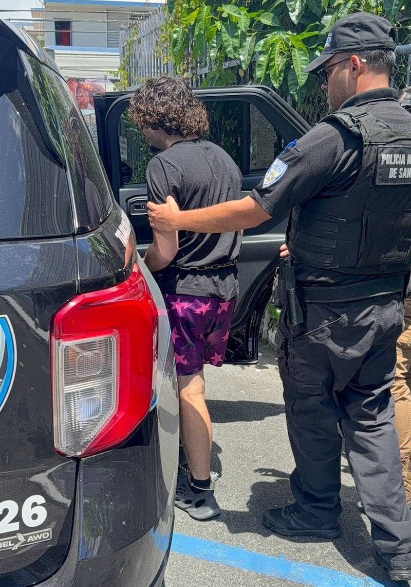 Alexis Jesús Martínez Arizala arrestado en Puerto Rico por hacer broma a policía.