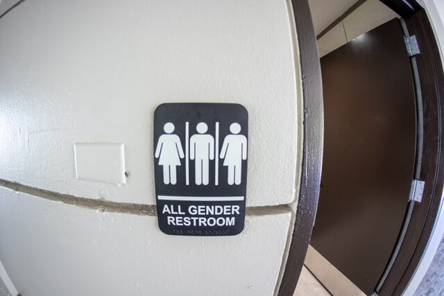 Radican proyecto para prohibir baños inclusivos en agencias gubernamentales