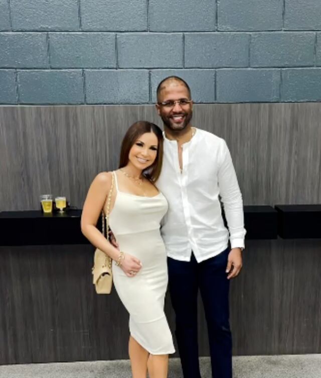 Elizabeth Robaina dedica amoroso mensaje al licenciado Orlando Cameron