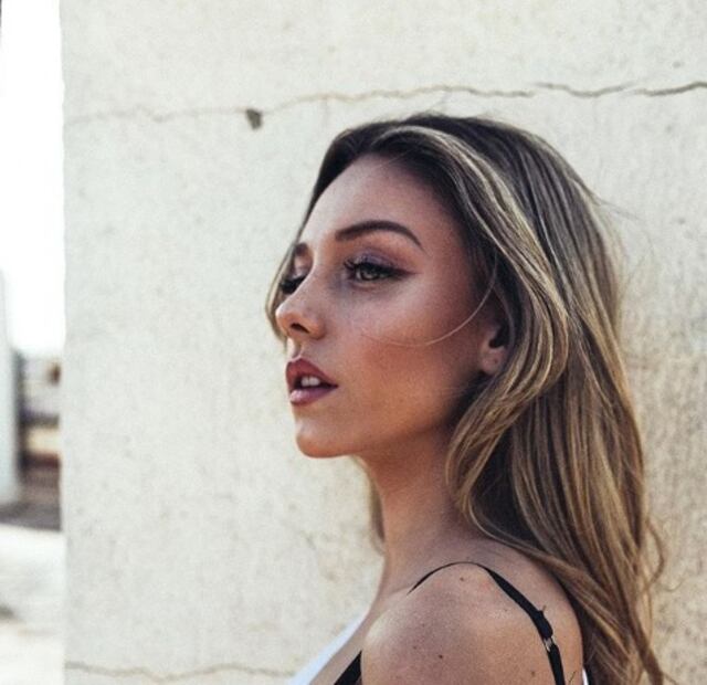 Actriz de Élite enamora a sus seguidores con sensual foto y sorprende cantando reguetón