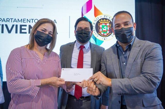 BDE desembolsa $500,000 en subvenciones a comerciantes de la zona sur