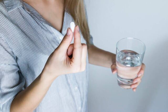 FDA aprueba medicamento para las sudoraciones nocturnas durante la menopausia