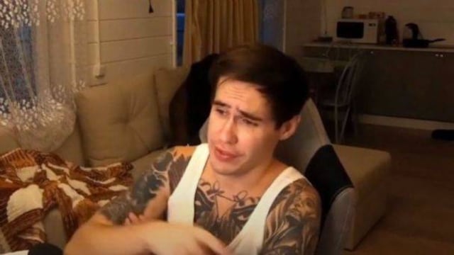 Arrestan youtuber ruso que por desafío dejó morir su novia en el frío durante transmisión en vivo