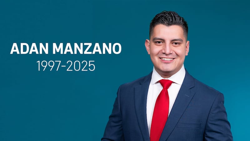 Periodista mexicano Adán Manzano.