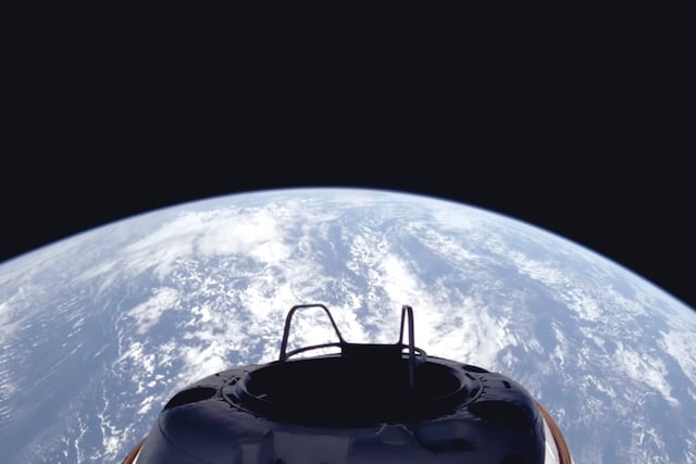 Multimillonario se da el primer paseo privado por el espacio