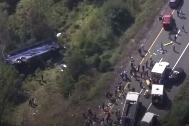 Se estrella autobús escolar en Nueva York: hay un muerto y más de 40 heridos
