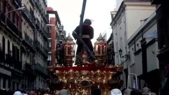 Cruz del Jesús del Gran Poder se rompe al chocar contra un semáforo