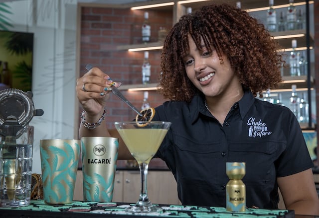 Bacardi lanza en Puerto Rico “Shake Your Future” junto a la UAGM