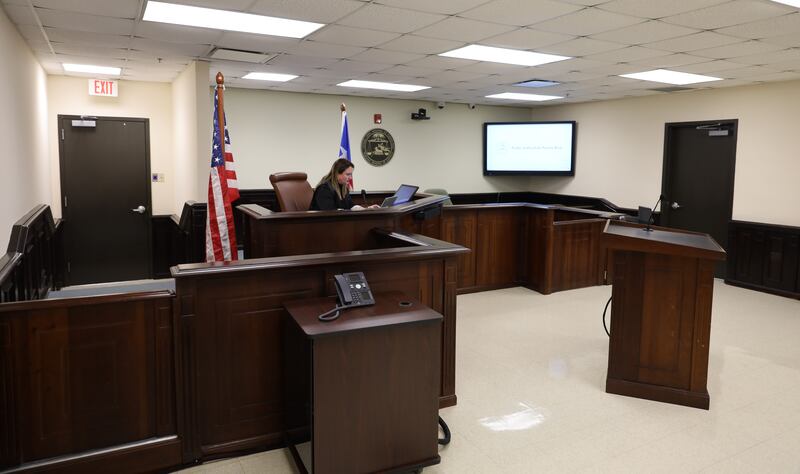 Con la apertura de este este espacio, el Centro Judicial de Mayagüez alberga la décima sala especializada en asuntos de violencia doméstica y la tercera que también integra los casos de violencia sexual
