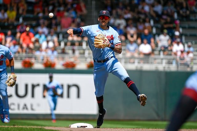 Carlos Correa batea de 4-3 en blanqueada de Mellizos a Guardianes