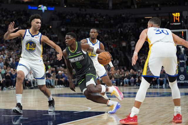 Timberwolves se sostienen para vencer 114-110 a Warriors
