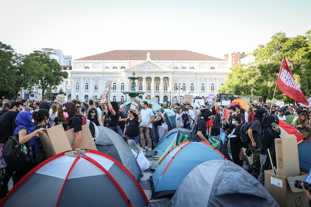 Jóvenes acampan en Lisboa contra la crisis de la vivienda y las políticas de Montenegro