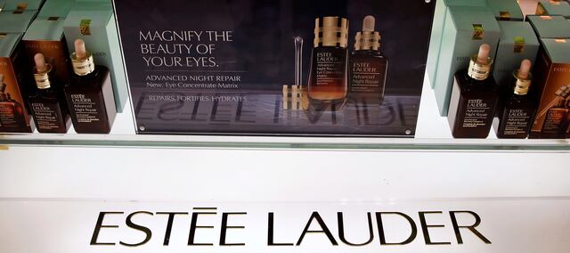 Estée Lauder recortará hasta 7.000 empleos ante caída de ventas