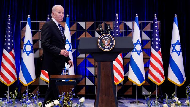 Biden se reúne con familiares de 8 rehenes estadounidenses de Hamás