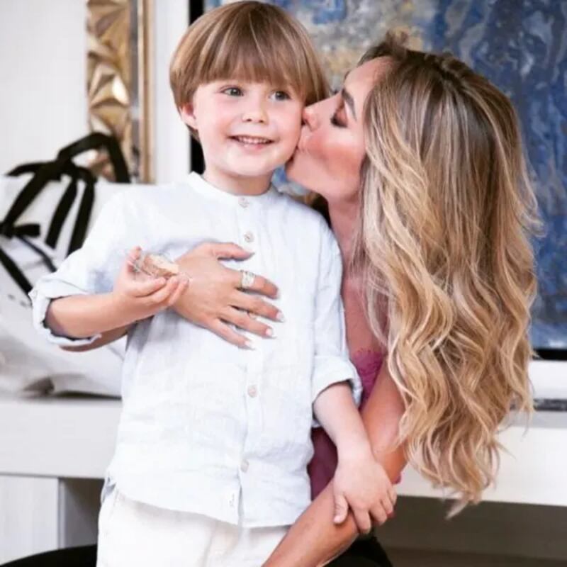 Instagram @anahi