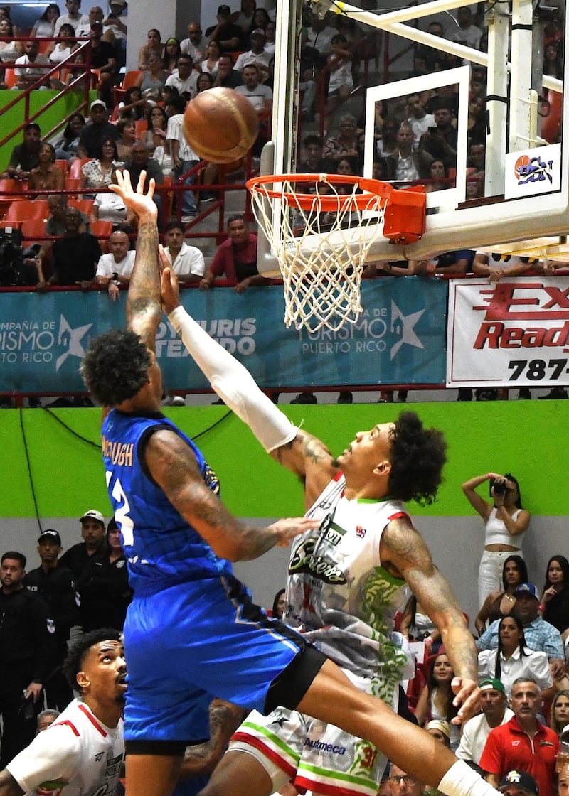 Los Santeros derrotaron el viernes, 82-76, a los Vaqueros. Suministrada / Rafael Contreras.