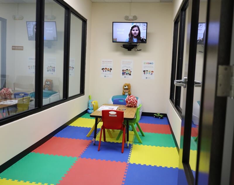 Con la apertura de este este espacio, el Centro Judicial de Mayagüez alberga la décima sala especializada en asuntos de violencia doméstica y la tercera que también integra los casos de violencia sexual