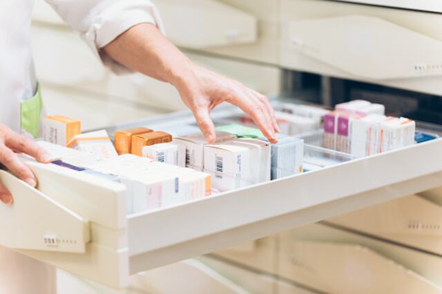 Abiertos los 14 recetarios de Farmacia Caridad para atender pacientes tras el paso de Fiona