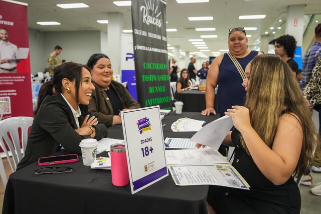 Reclutan sobre 500 jóvenes en feria de empleo del Departamento del Trabajo