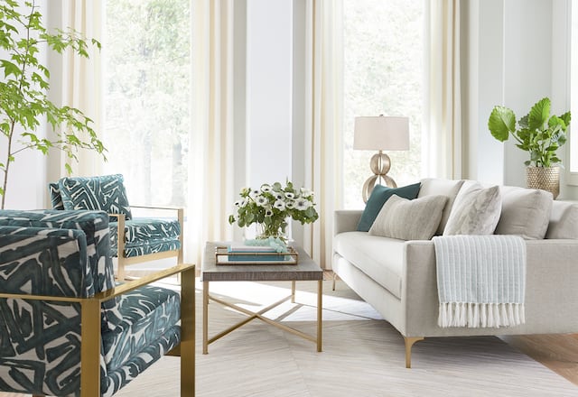 Bassett Furniture Direct celebra 20 años en la isla