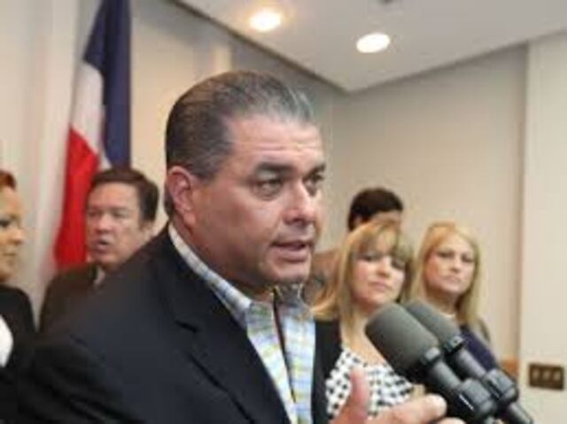 Santini cataloga de “chisme” la controversia entre Yulín Cruz y Ferrer