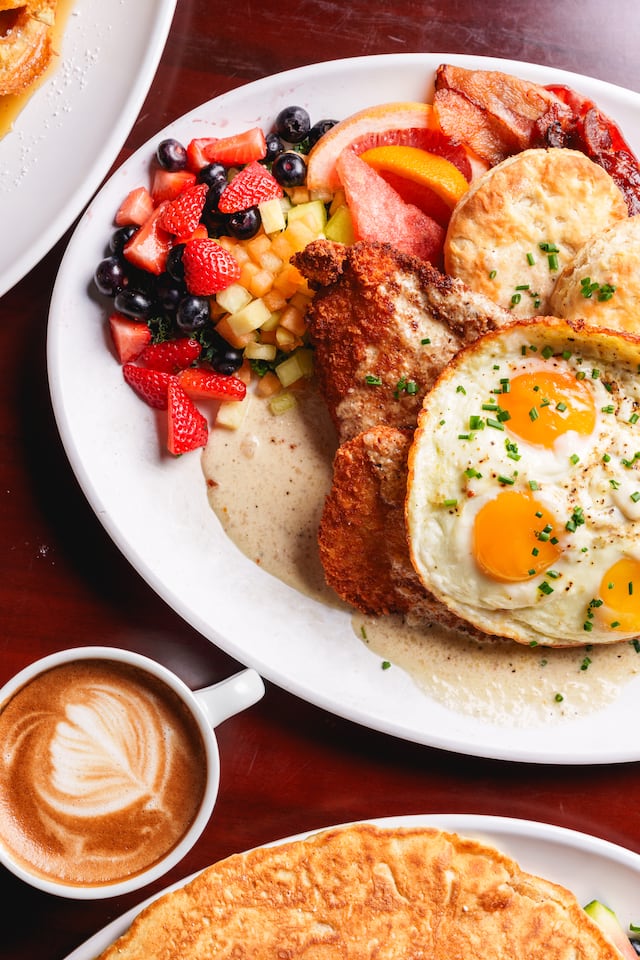 Bottles celebra a mamá con brunch, burbujas y sabor