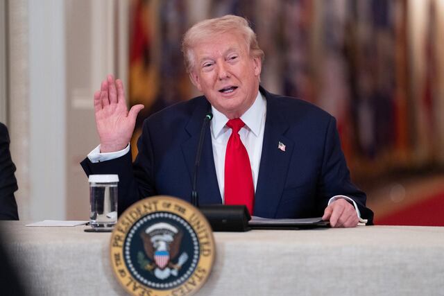 Trump asegura que Cuba negocia con Washington tras quedarse “sin dinero ni petróleo”