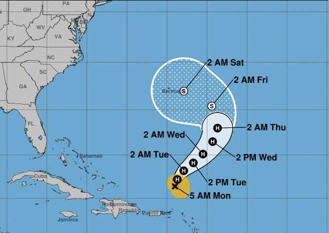 Huracán Tammy avanza por aguas abiertas y provoca un fuerte oleaje en el norte del Caribe
