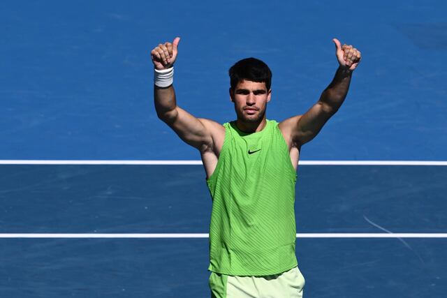 Alcaraz avanza con autoridad a octavos del Abierto de Australia