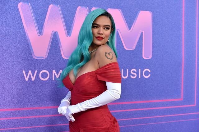 Karol G recibe el premio “Rule Breaker” en la gala de mujeres de Billboard