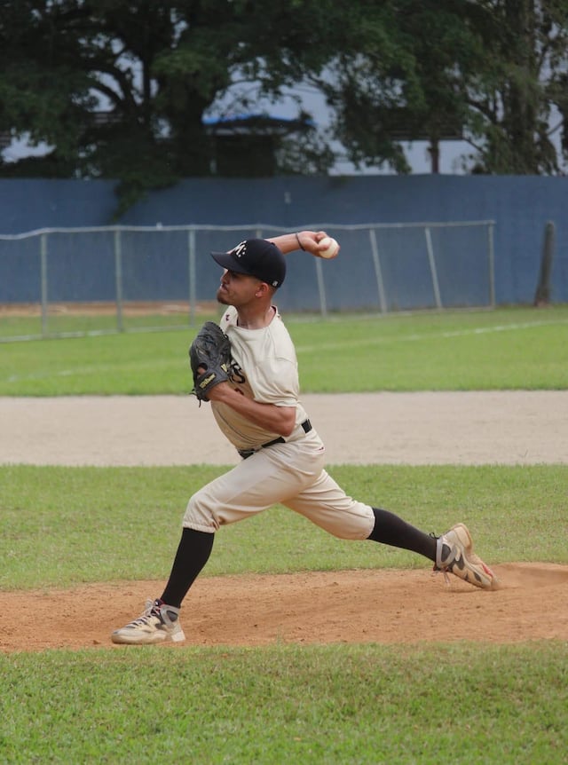 Gongo demuestra que también tiene talento para el béisbol
