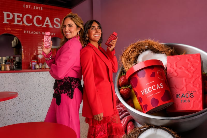 Las empresarias Ángela Lugo y Leyla Marín Nieves, asumieron el reto de llevar el universo de Kaos al paladar con dos creaciones de edición limitada: Cocotería y Corazón de Melocotón.