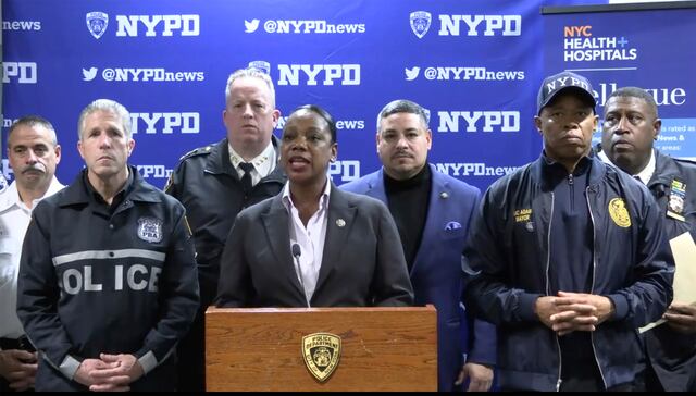 Detienen a hombre que atacó a policías con machete en Nueva York