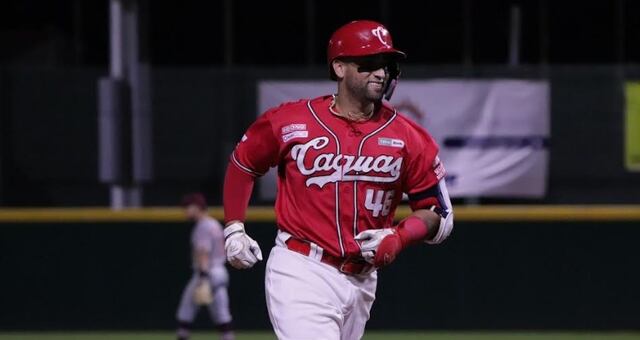 Cuadrangulares ponen a los Criollos a las puertas del campeonato béisbol invernal
