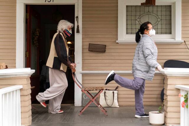 Estudio revela disparidad racial en ayuda a ancianos en EE. UU.