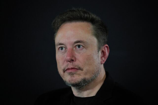 Elon Musk visita Israel mientras crecen acusaciones de antisemitismo en X