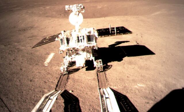 Carrito robótico de China explora superficie del lado lejano de la Luna