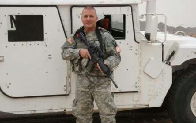 Describen al autor de matanza en Fort Hood como "excelente soldado"