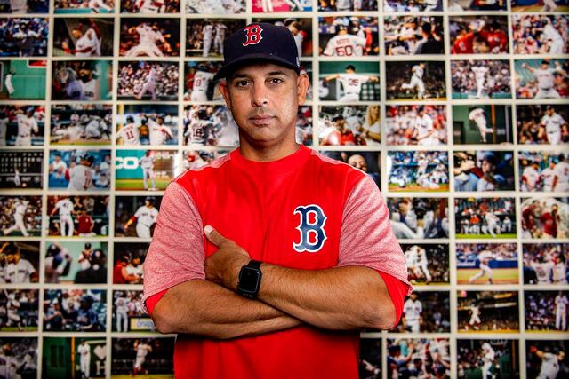 Alex Cora agradece a los Medias Rojas y los fans por un "año asombroso"