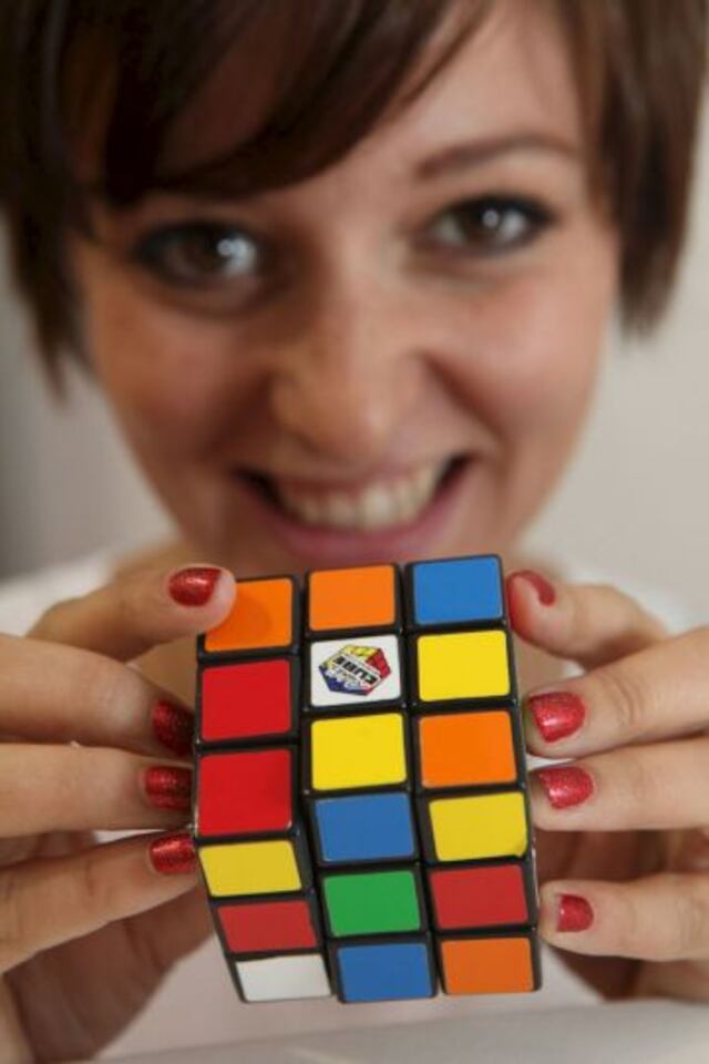 ¡Increíble! Robot rompe récord mundial en el cubo de Rubik