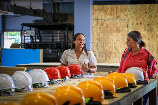 “Handywoman”: San Juan lanza programa para capacitar a mujeres en construcción