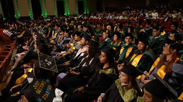 Mitad de médicos graduados se especializan aquí, según datos más recientes de las escuelas
