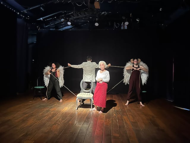 Teatro rodante universitario presenta trabajos artísticos creados en Ecuador